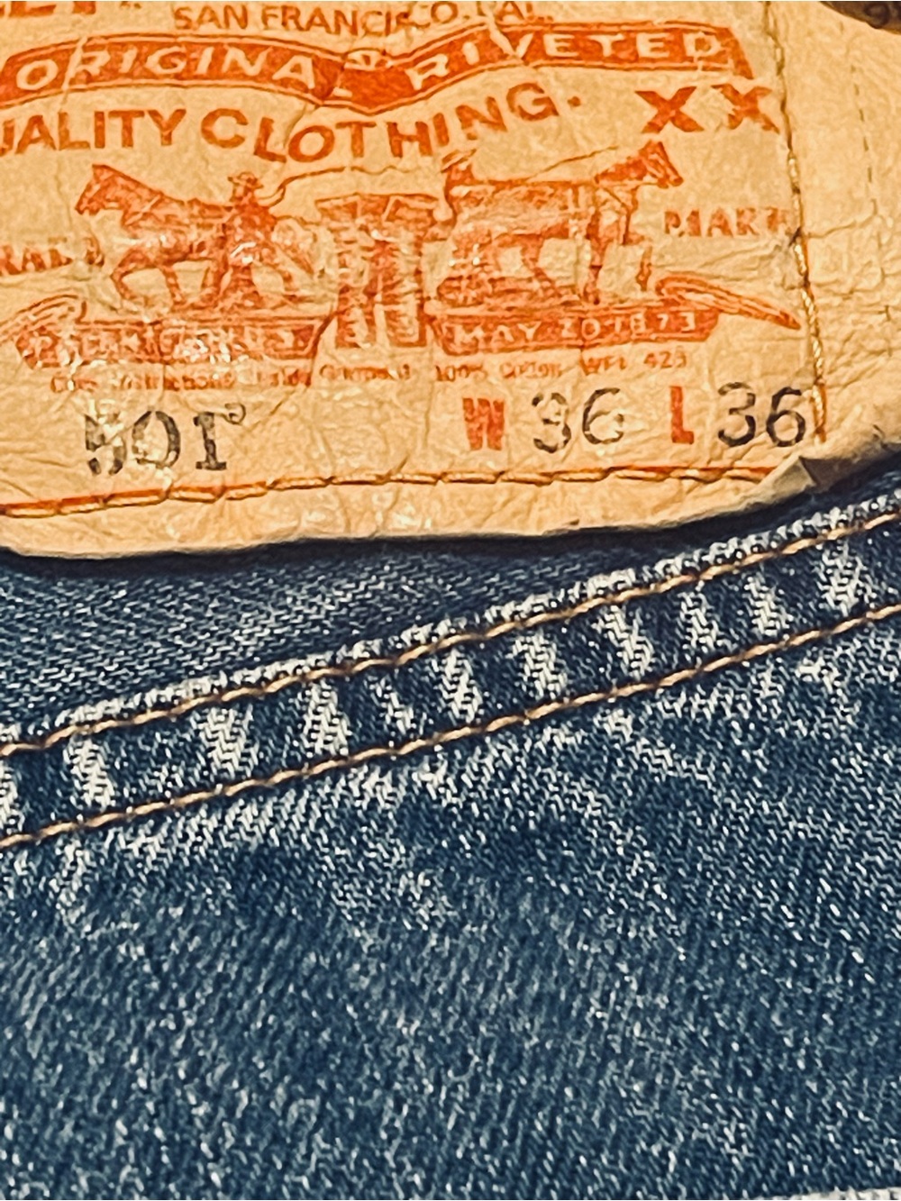 Vintage 90’s Levi's 501 Medium Blue Straight-Leg Denim Button Fly Jeans 36x3 - Picture 9 of 16